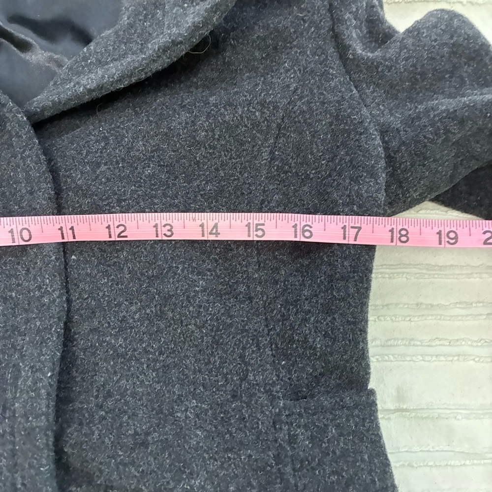 Jones New York Charcoal wool & cashmere Coat. Size small. Gorgeous fabric! - Picture 12 of 16